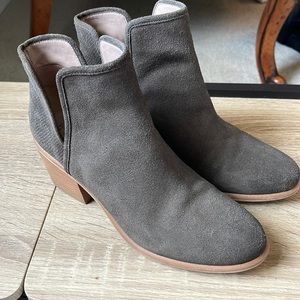 Hinge BP Harris Block Heel Bootie